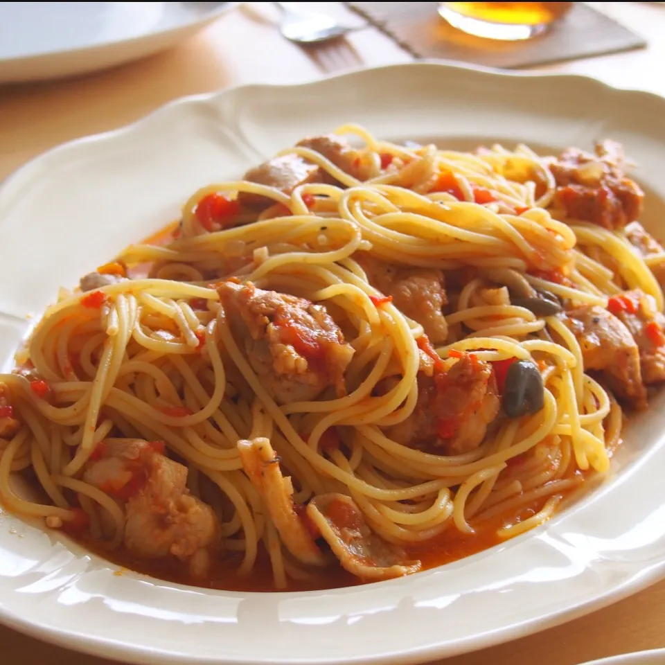 チキントマト煮込みのパスタ|らいちさん