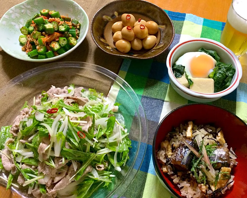 サンマ缶とひじきの炊き込み飯、水菜と玉ねぎのピリ辛冷しゃぶ、高野豆腐とほうれん草の巣ごもり卵、うずらの卵の味玉、オクラキムチ納豆|ぷっくりんこ💙さん