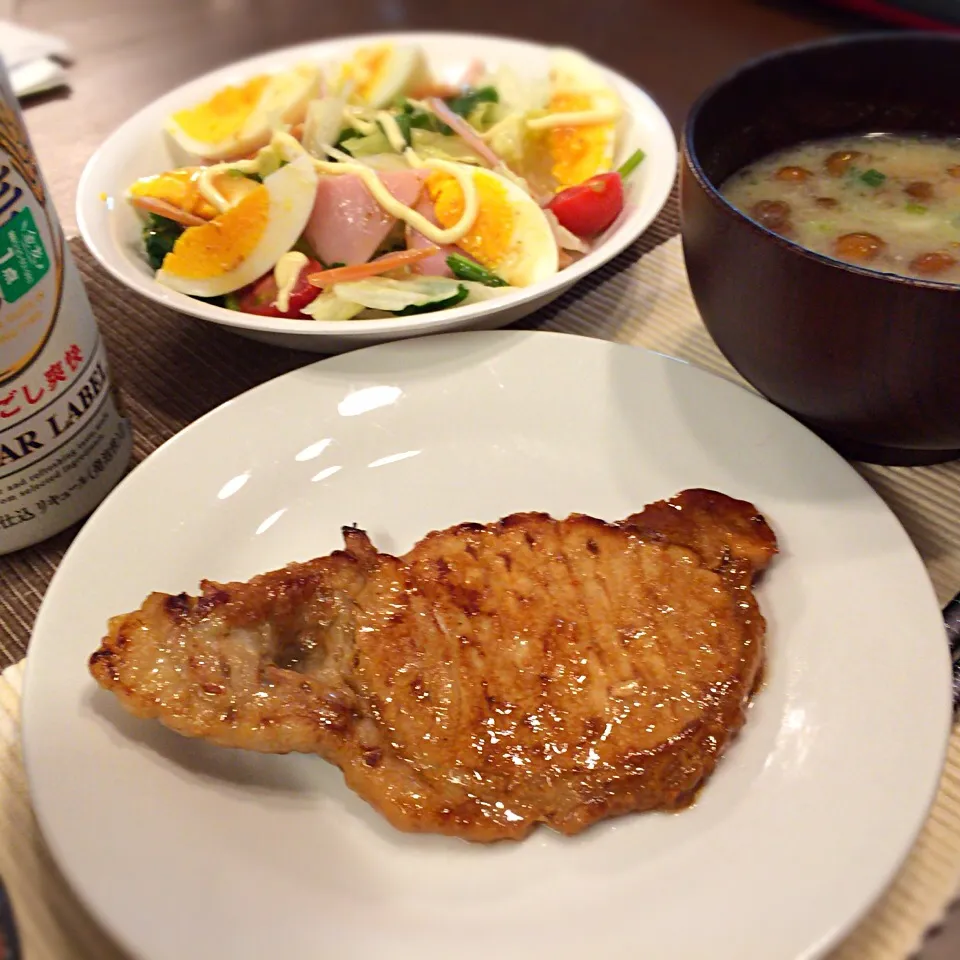 豚肉塩麹醤油焼き ナメコ味噌汁 サラダ|さるさん