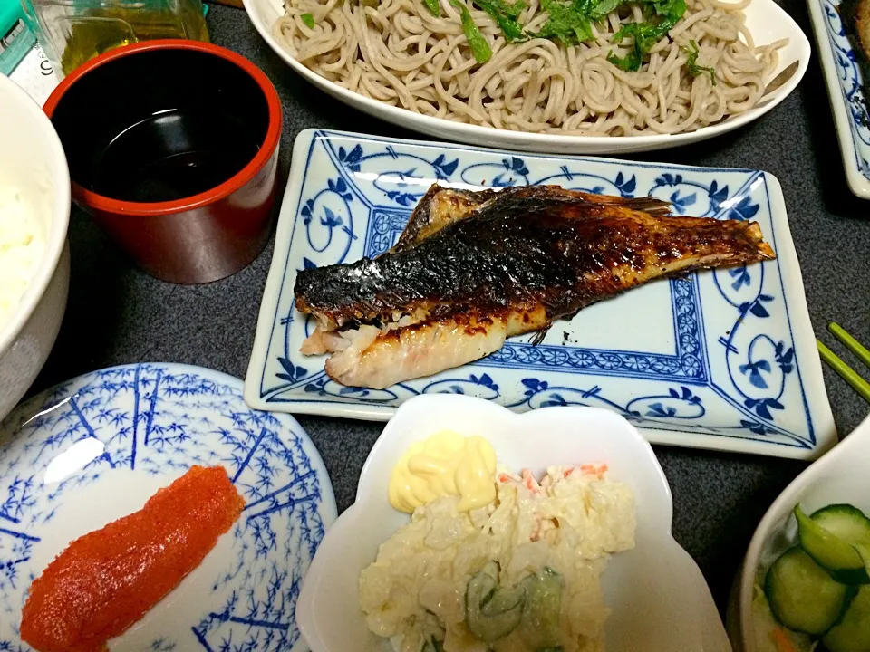 Snapdishの料理写真:明太子、白米、蕎麦、ポテトサラダ、きゅうりキャベツ浅漬け、魚。|ms903さん