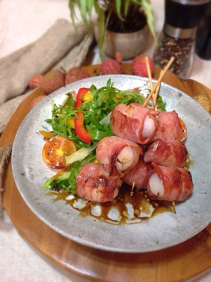 Snapdishの料理写真:Grilled bacon and lychee skewer,with arugula  and balsamic|rick chanさん