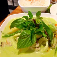 Snapdishの料理写真:Thai seafood green curry|Foodさん