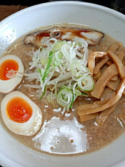 背脂とんこつ醤油(大盛)メンマトッピング|ちび太さん