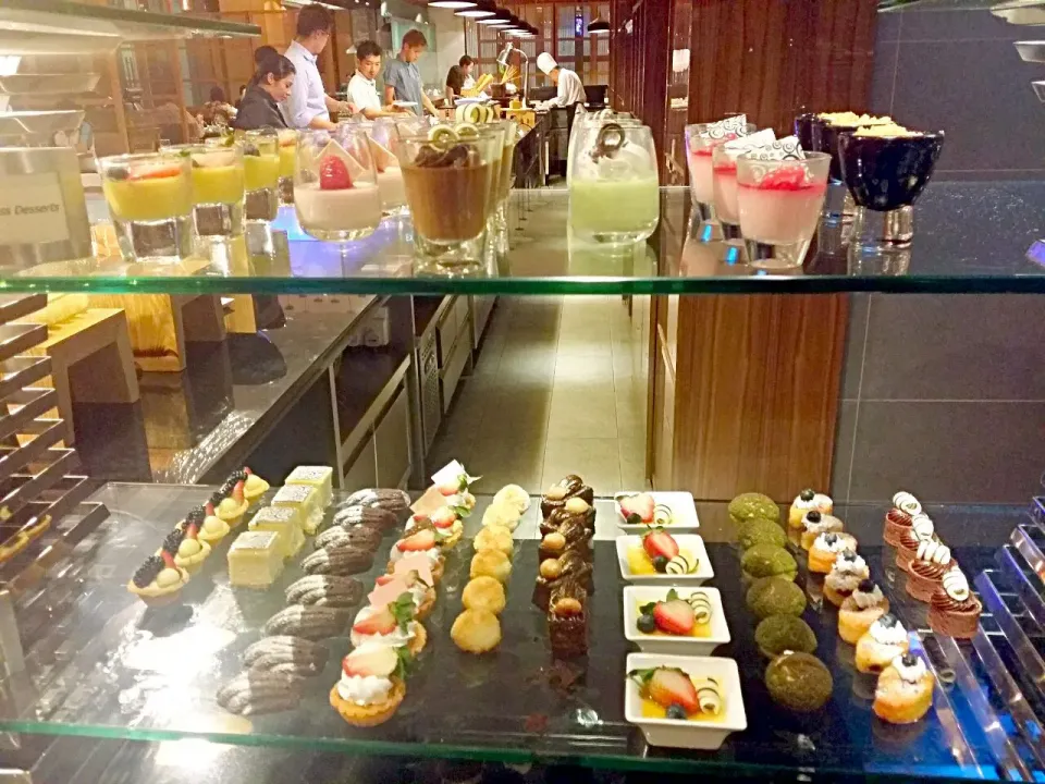 Desserts ~ Amara Hotel Buffet Dinner 👄|🌷lynnlicious🌷さん