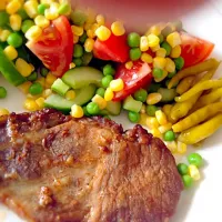 Snapdishの料理写真:Pork chop with light salad|Jeanbellamさん