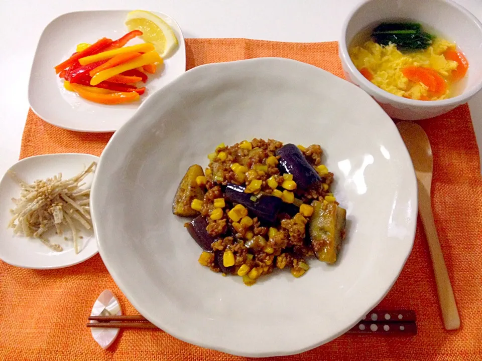 茄子と挽肉とコーンのカレー炒め煮・パプリカのマリネ・ごぼうのゴママヨサラダ・中華スープ|Accaさん