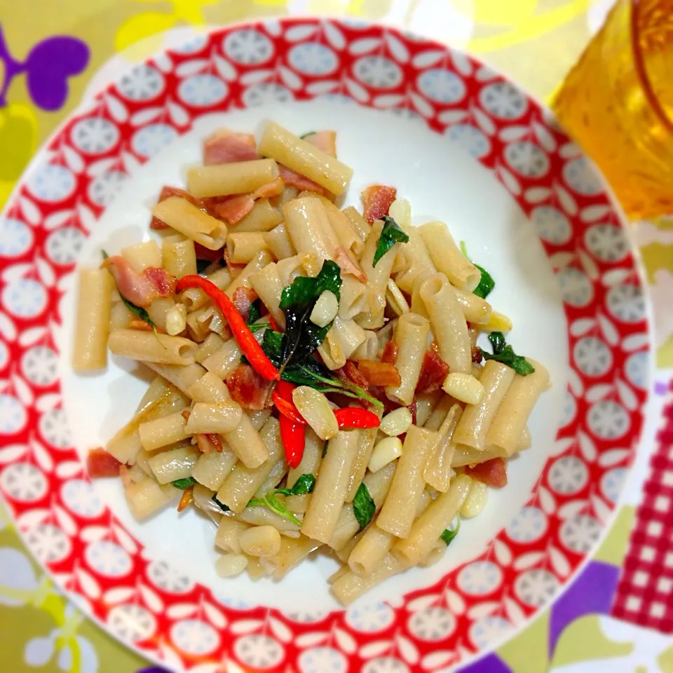 Pasta with garlic chilli and basil|Wansaさん