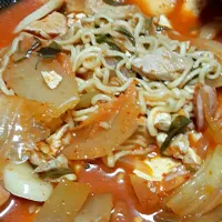 Snapdishの料理写真:korean army soup . I forgot to take a picture in the beginning.  so we have start eating it. and now it not so pretty any more. .. but tasted good. for my first|Linda Larssonさん