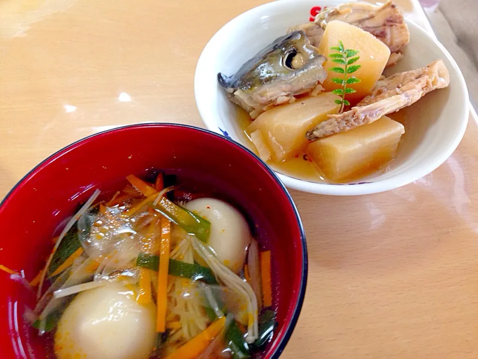 晩御飯。もちもち水餃子スープ＆大根とアラの煮物|かわちさん