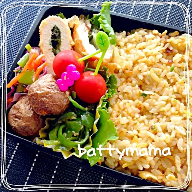 Snapdishの料理写真:三色ビビンバ丼のそぼろで〜ネギ玉チャーハン弁当〜☆battymamaのしあわせになるお弁当〜☆|ばってぃーまま＠♪さん