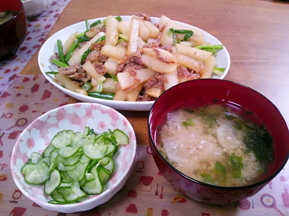 Snapdishの料理写真:６月18日 大根と豚肉のプルコギ風 きゅうりの酢のもの 大根のお味噌汁|いもこ。さん