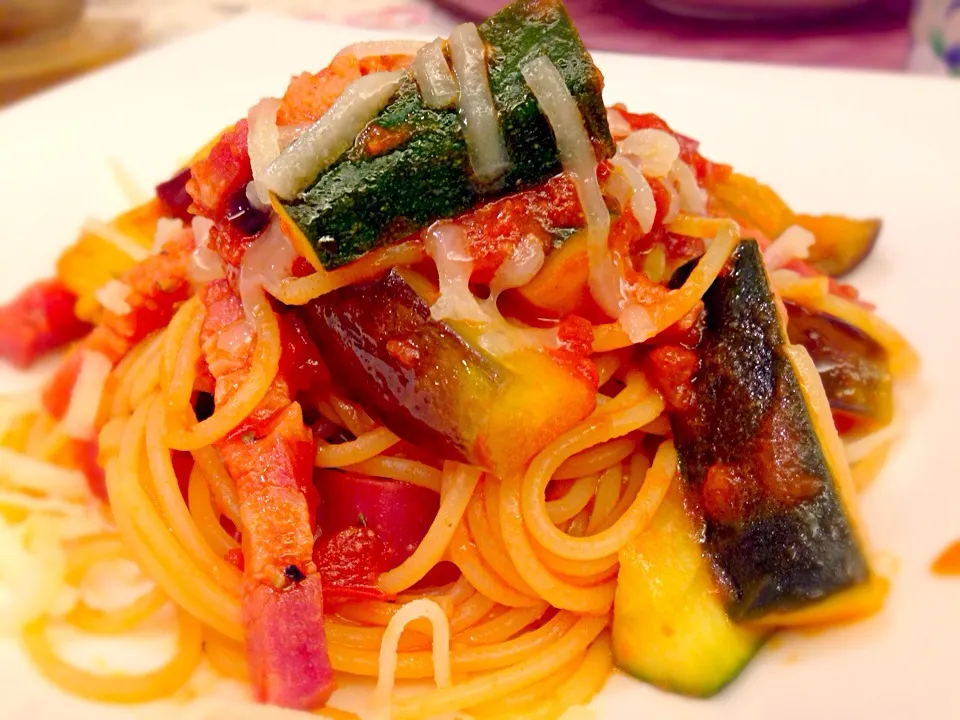 水ナスとズッキーニの🍅トマトソースパスタ|Yochipyさん