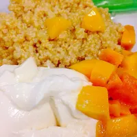 Sweet quinoa, yoghurt and mango|ashlea bisignanoさん