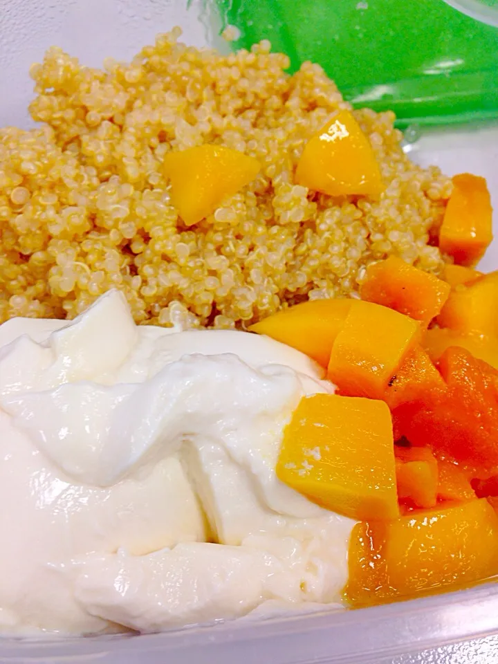 Sweet quinoa, yoghurt and mango|ashlea bisignanoさん