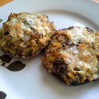 Snapdishの料理写真:Clam stuffed portobello mushrooms|Fe's kitchenさん