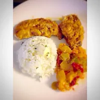 Snapdishの料理写真:Spiced chicken w/ rice & sautéed veggies|bilaさん