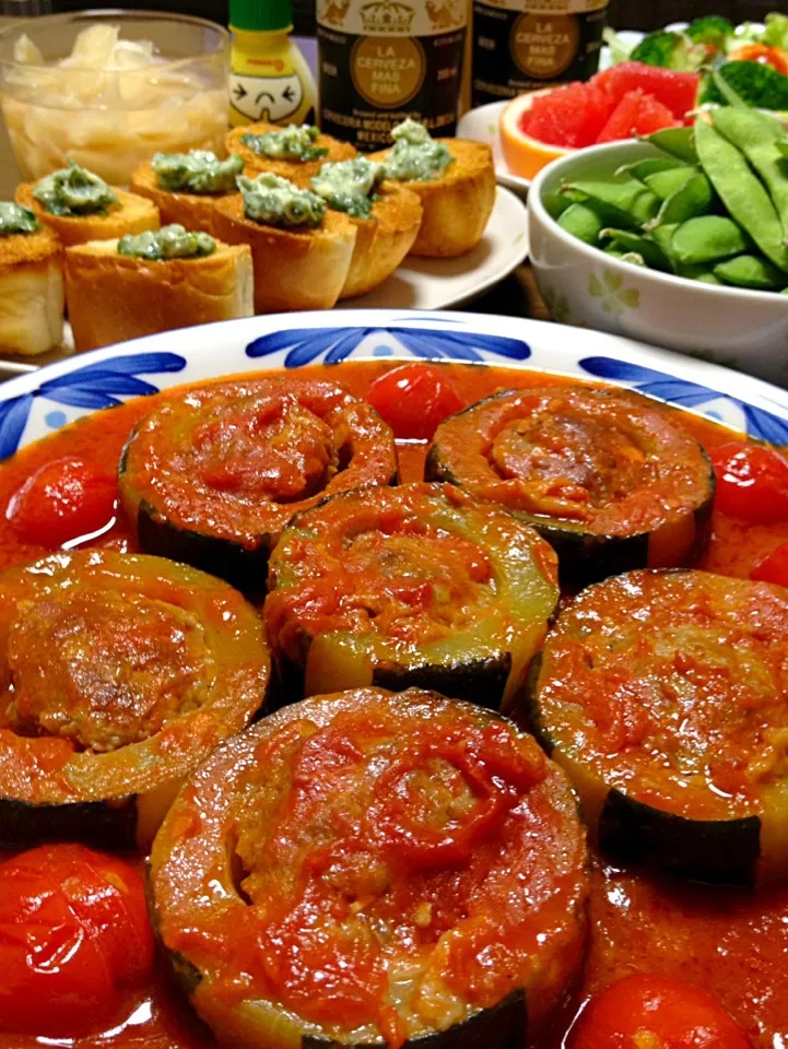 ズッキーニの肉詰めトマト煮込みです。爽やかな酸味＆旨みを丸ごと頂けちゃう♪♪夏を先取りデスw|ゆんゆんゅんさん