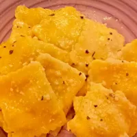 Snapdishの料理写真:ravioli ricotta e spinaci al profumo di salvia e basilico.  #lacuisinedefrancesca #foodblogger #blog #ricette #cucinaitaliana #spinaci #ricettefood # Ravioli # |lacuisinedefrancescaさん