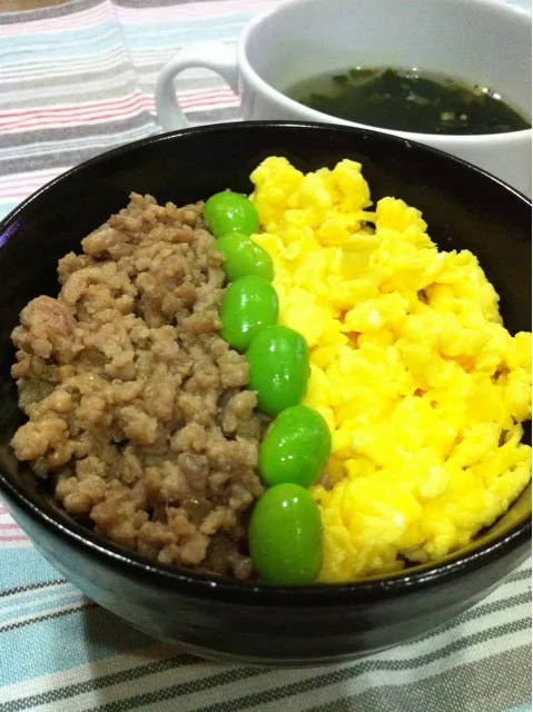 Snapdishの料理写真:豚肉味噌そぼろ丼|まーままさん