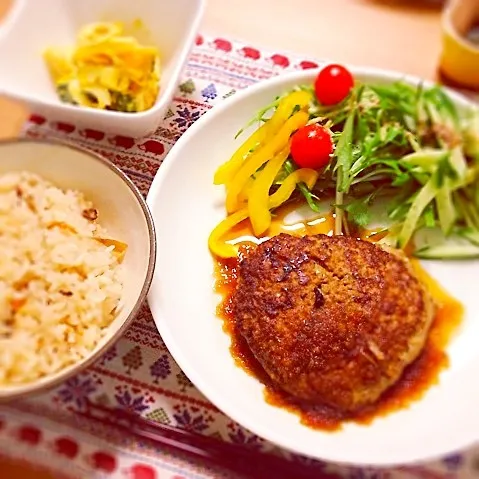 れんこんハンバーグ、れんこんとかぼちゃの味噌マヨサラダ。|あすみさん