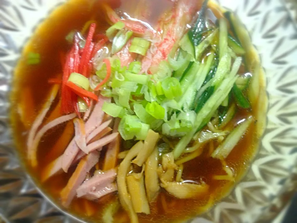 Snapdishの料理写真:創作。冷し中華みたいだが醤油ラーメンでした。|shenhuaさん