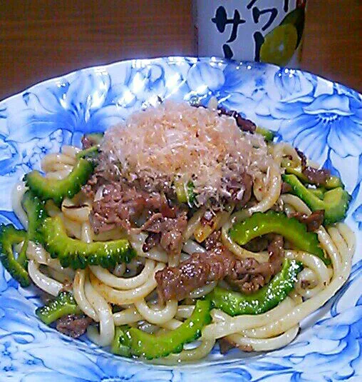 Snapdishの料理写真:ゴーヤと牛肉の焼きうどん|maichyoさん