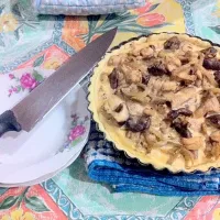 Snapdishの料理写真:Mushroom Hummus pie|Muniiba Shahrol-Zakiさん