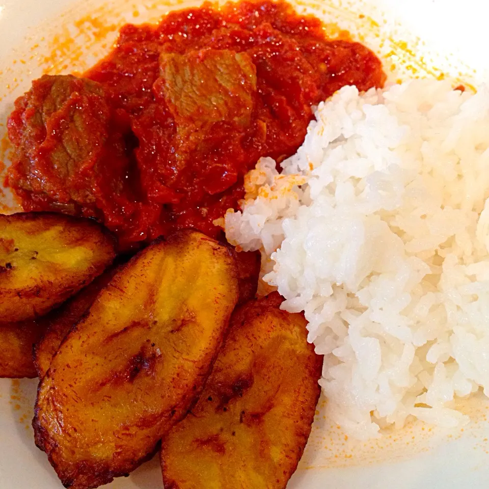 Snapdishの料理写真:Rice stew and plantains|AAさん