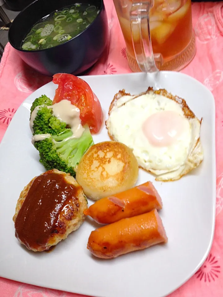 朝ごはん、じゃがもちが特筆か。最近は、朝は鳴門ワカメ。昼は熊本の青のりを味噌汁に入れてる|ハルさん