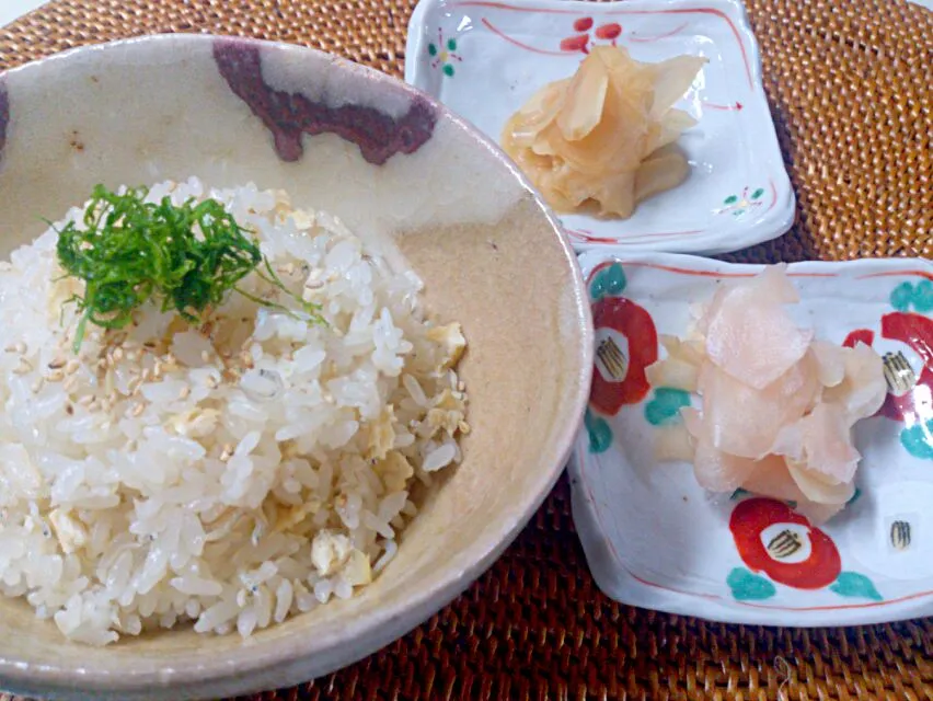 Snapdishの料理写真:新生姜の炊き込みご飯　生姜甘酢漬け、ポン酢漬け、作りました～♪|sakurakoさん