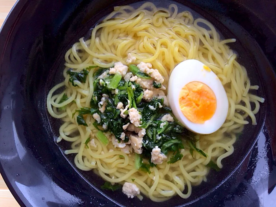 今日の社食は塩ラーメン。420円。昨日飲みすぎたw|ルーア・ブランカさん