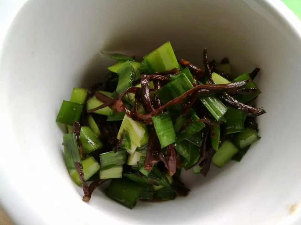 namastelotus michakoさんのMarinade salad of scallion and marine-plants“Hijiki”/ニラと芽ひじきのマリネサラダを胡麻油で♪|key♪さん