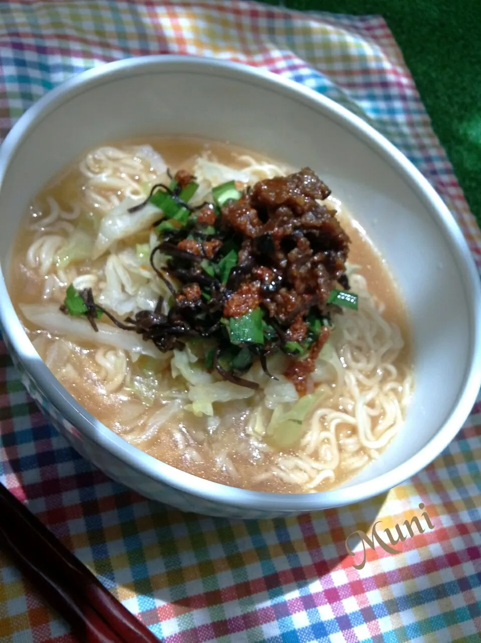 Snapdishの料理写真:みちゃこさんの韮ヒジキマリネ&おりぃちゃんのさるみそ乗せたラーメン♪|key♪さん