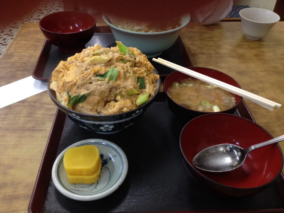 定食屋さんの親子丼|やしろさん