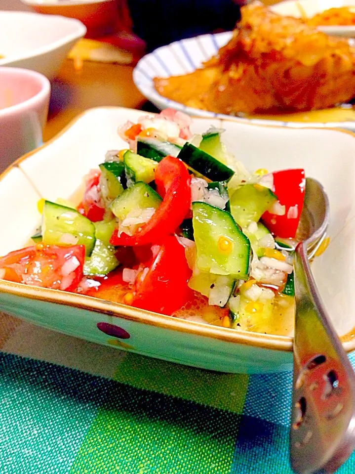 200投稿目♡くららさんの料理 スプーンで食べる‼夏のトマト🍅ときゅうりのサラダ⭐|hayuさん