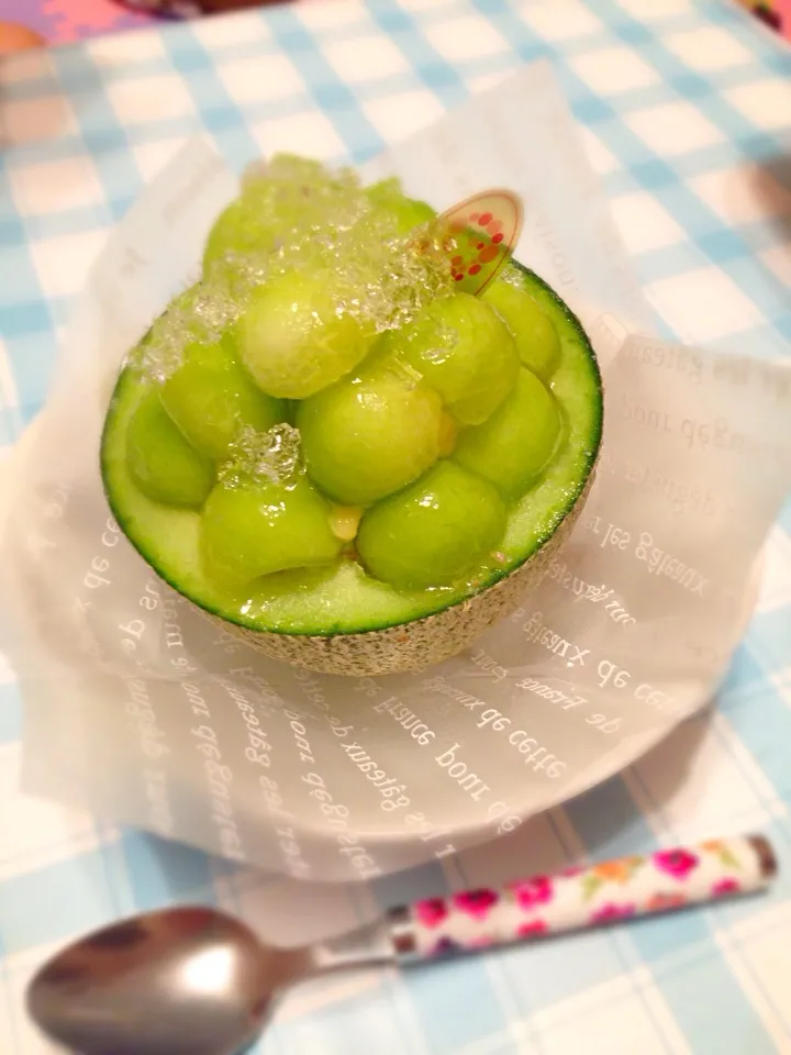 誕生日ケーキのまるごとメロン♥︎|りなさん