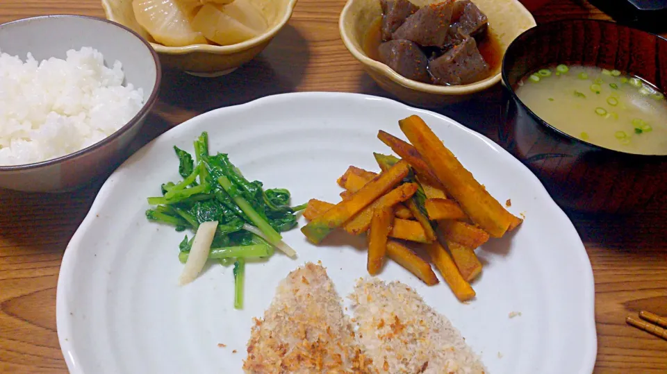 ・鯵のパン粉焼き(南瓜のきんぴら、大根菜の炒めもの)
・こんにゃくの炊きもの
・ジャガイモの味噌汁
・大根の炊きもの|ようかんさん