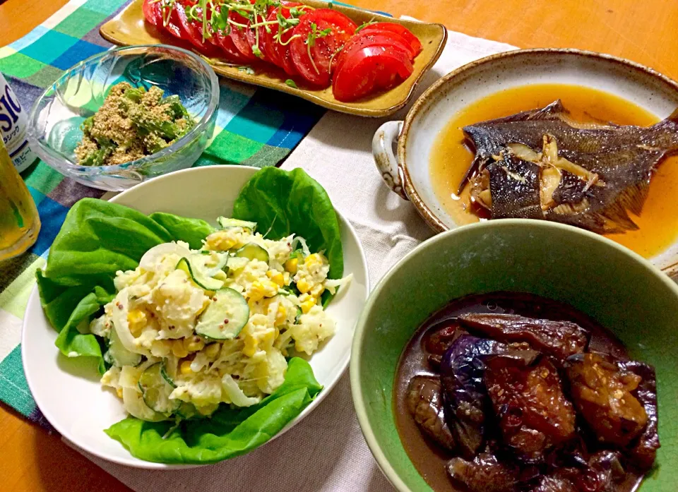 カレイの煮付け、茄子の味噌煮、ポテトサラダ、アスパラのごま和え、冷しトマトのサラダ|ぷっくりんこ💙さん