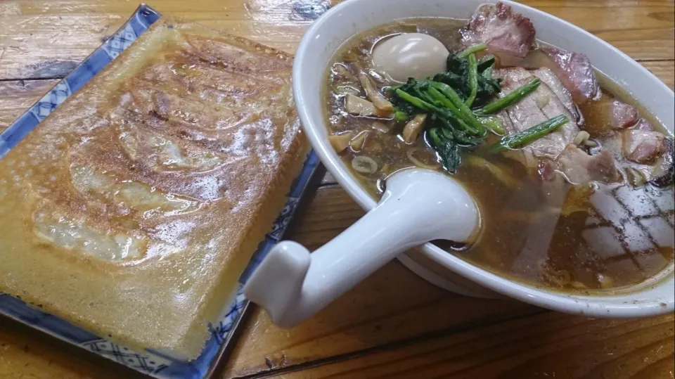 味玉チャーシュー醤油ラーメン＆羽根餃子|ボンゴさん