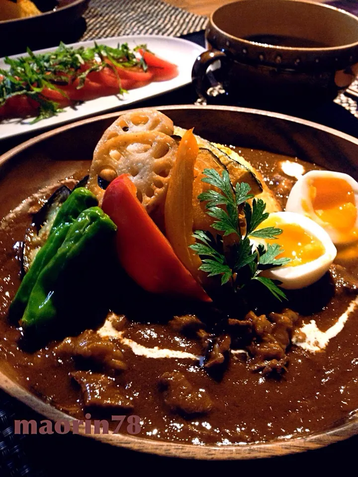 りりたんこぶさんの料理 【取扱注意】炊飯器でとろとろ和牛スジカレー🍛と牛脂とオクラのスープ☆トマトサラダ〜😆|CHINAMIさん