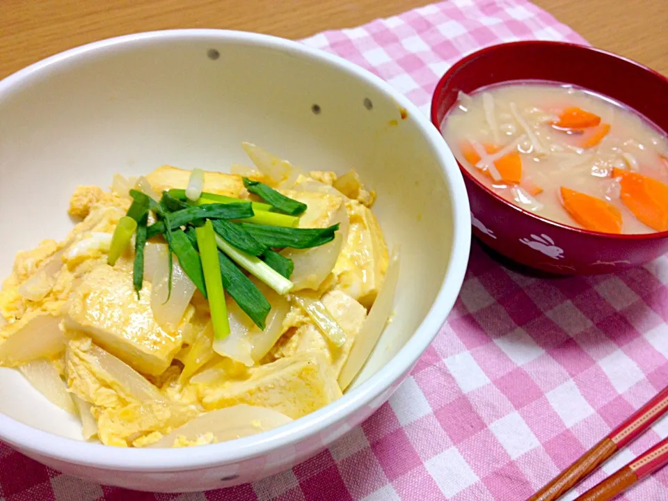 豆腐の卵とじ丼♡牛乳仕立てのお味噌汁|たきゃたさん