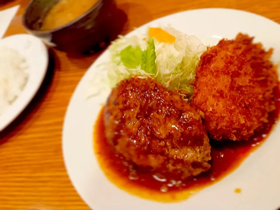 洋食屋さんのハンバーグとホタテのクリコロ♪|Hitomiさん