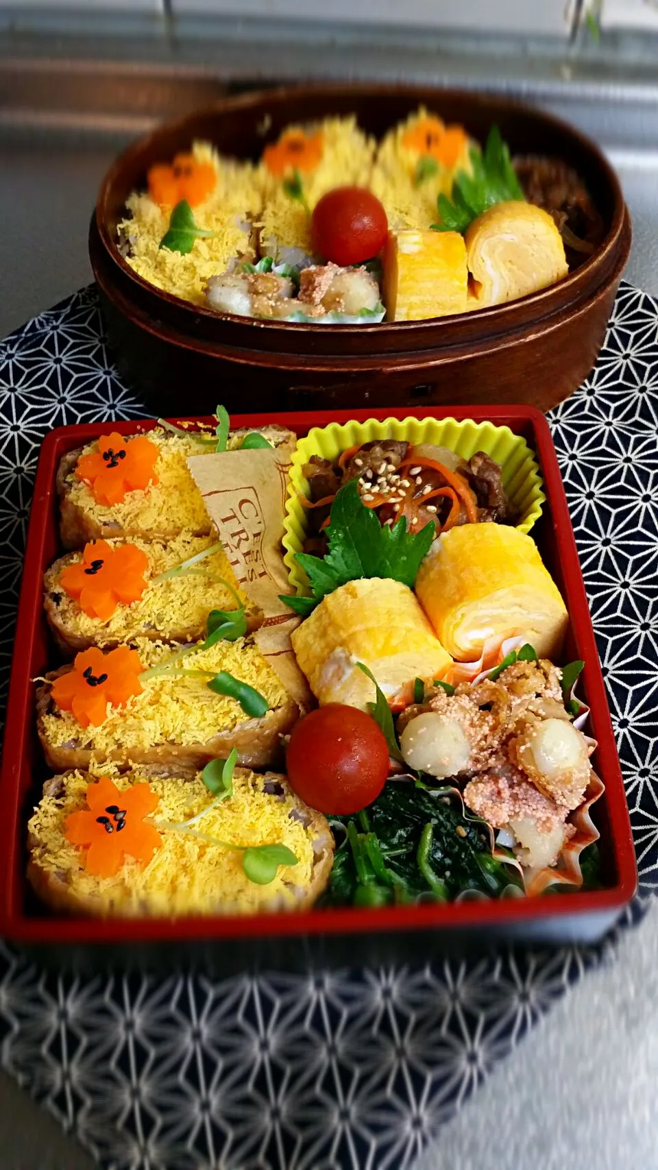 Snapdishの料理写真:《土曜日の稲荷寿司弁当》

・稲荷寿司
・だし巻き玉子
・ほうれん草の胡麻和え
・チビホタテの明太子炒め
・牛肉、玉ねぎの時雨煮

行ってらっしゃ〜♬|藤田 まり子さん