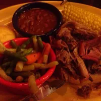 Snapdishの料理写真:Pulled pork and sides :)|Sarahさん