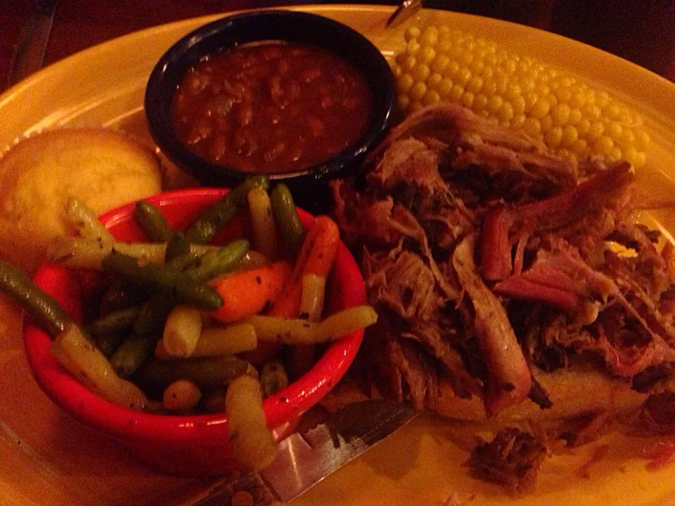 Snapdishの料理写真:Pulled pork and sides :)|Sarahさん