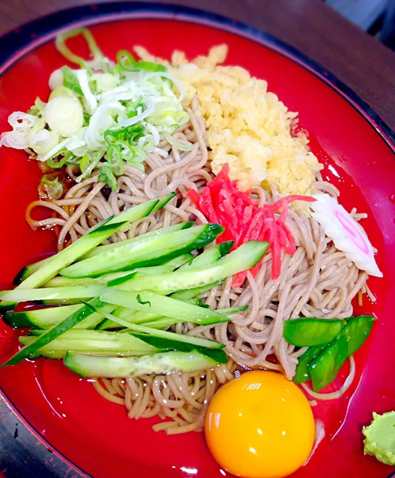 ＠東京駅ぐる麺「メチャ暑だから冷やし蕎麦♪ 生卵トッピング！(^-^)」|TETSU♪😋さん