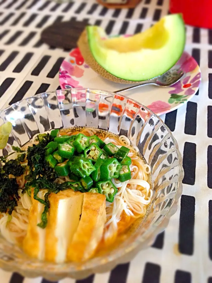 オクラぶっかけ素麺❤️焼き厚揚げのっけ🍀メロメロメローン|mochaさん