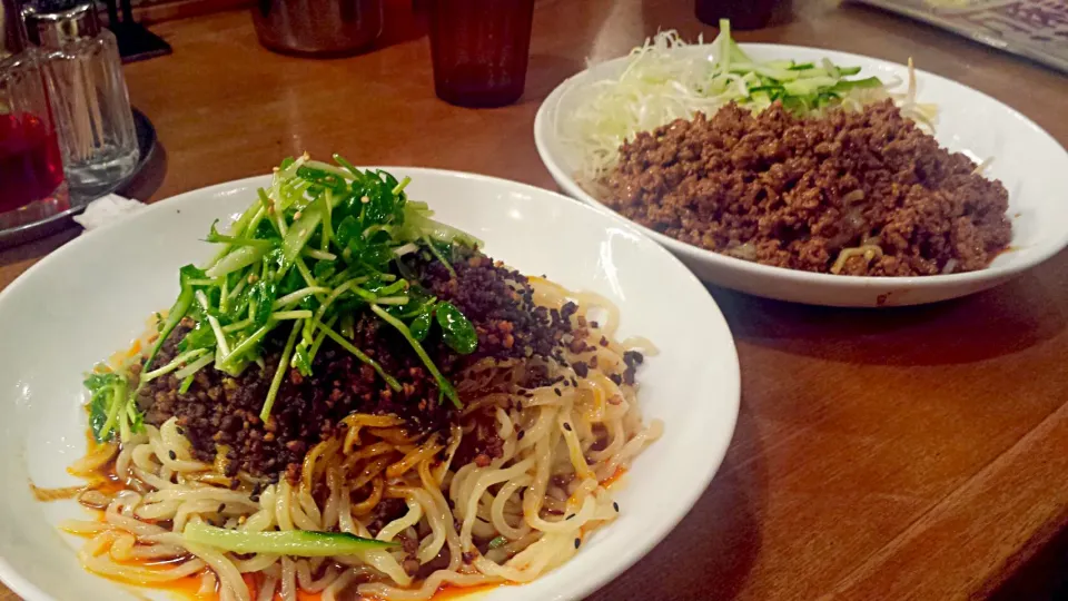 Snapdishの料理写真:冷やし黒ごま担々麺と冷やしジャージー麺|setoさん