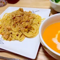 Snapdishの料理写真:カニのトマトクリームパスタとにんじんのポタージュ|もろこしさん