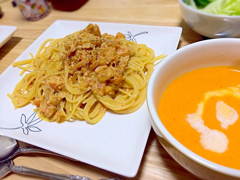 カニのトマトクリームパスタとにんじんのポタージュ|もろこしさん